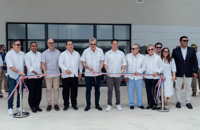 Presidente Abinader y Ministro Carlos Bonilla inauguran Hospital Municipal de Verón