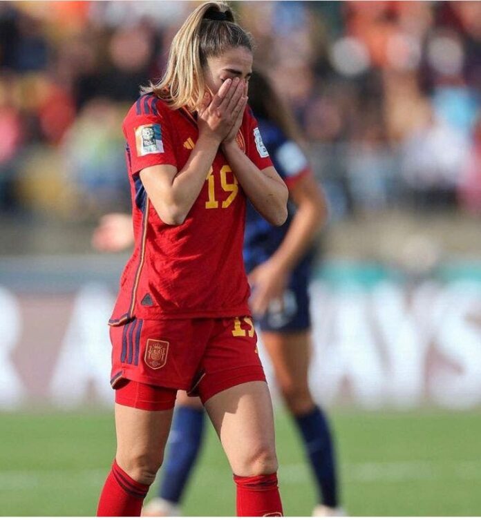 La campeona española Olga Carmona se entera de la muerte de su padre tras la final