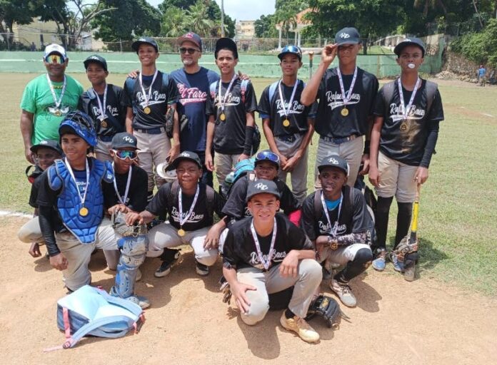 Academia Rafael Báez se corona en torneo de béisbol Los Compadres