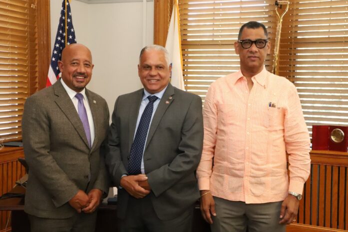 Alcalde de Lawrence: Enlace comunidad dominicana en el exterior y Presidencia RD, «orgullo nacional»