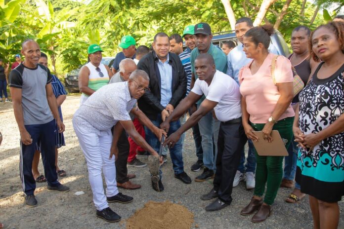 Alcaldía SDN inicia trabajos de construcción de aceras, contenes, badenes y bacheos de calles