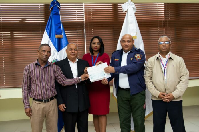 Ayuntamiento de Santo Domingo Este indemniza familiares de bombero fallecido
