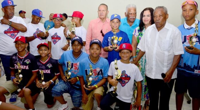 Cuatro peloteros RD en Equipo Todos Estrellas