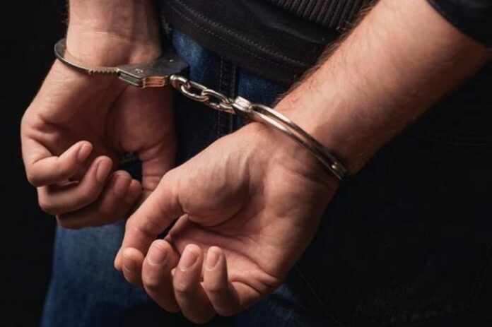 Hombre acusado de presuntamente violar hijastra de 14 años es apresado