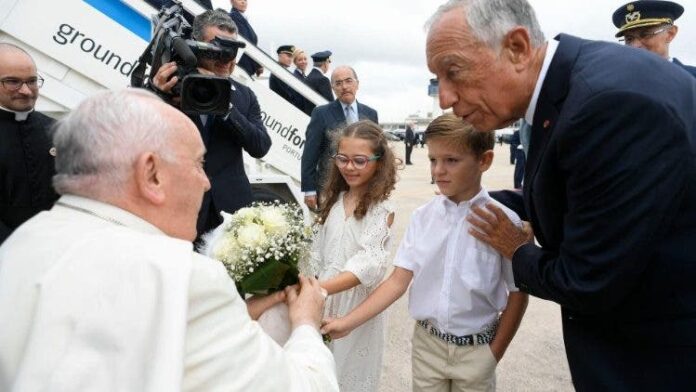El papa Francisco llega a Lisboa para participar en la Jornada Mundial de la Juventud