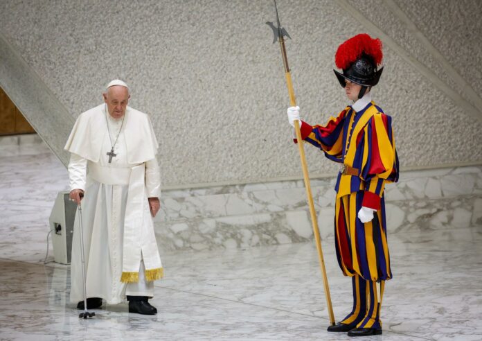 El papa pide “no permanecer indiferente” tras naufragio con 41 muertos en el Mediterráno