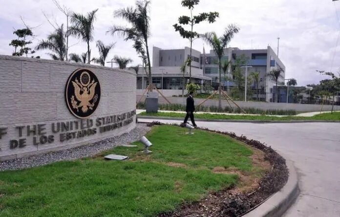 Embajada EEUU en RD cancelará servicios este martes, debido a tormenta Franklin
