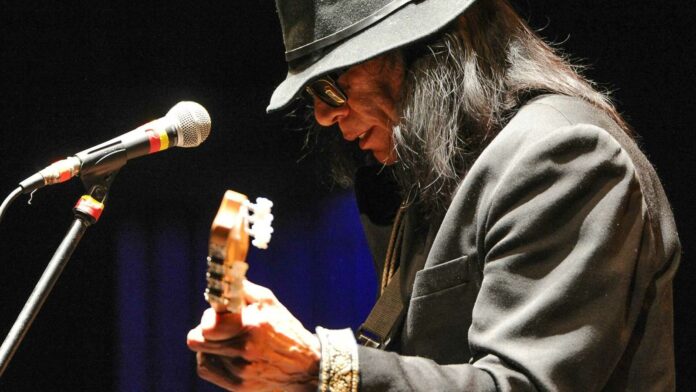Fallece el cantautor Sixto Rodríguez, protagonista de «Searching For Sugar Man»