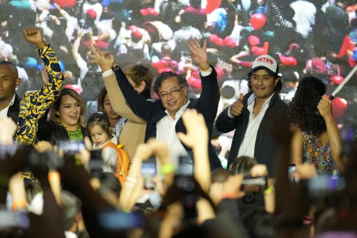 Giro en caso del hijo de presidente colombiano: Nicolás Petro anuncia colaborará con la justicia