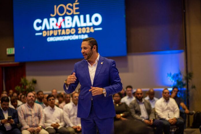 José Caraballo presenta su precandidatura a diputado