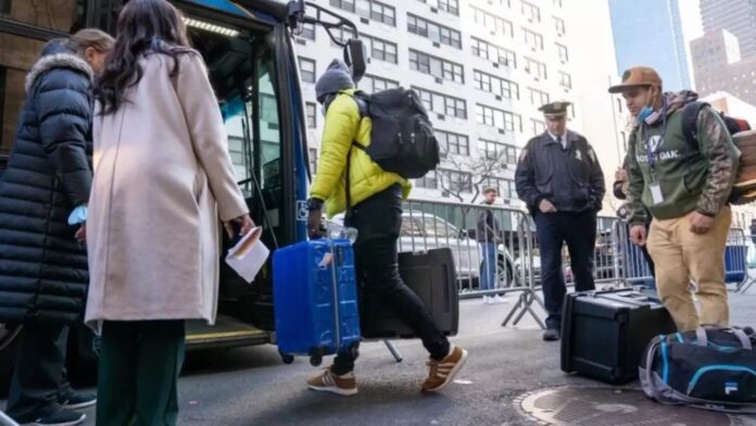 Más de 100.000 inmigrantes han llegado a Nueva York desde abril de 2022