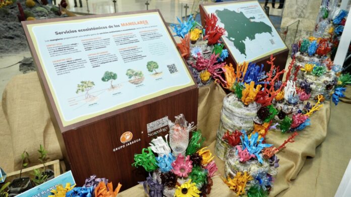 Medio Ambiente promueve en la Feria del Libro preservación de ecosistemas costeros y marinos
