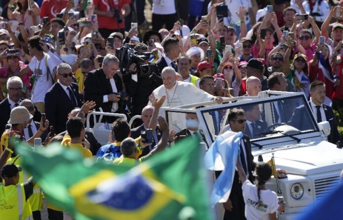 Medio millón en Portugal van a encuentro con papa Francisco
