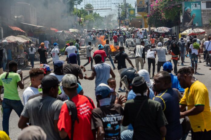 Miles de haitianos salen a la calle para protestar contra la inseguridad