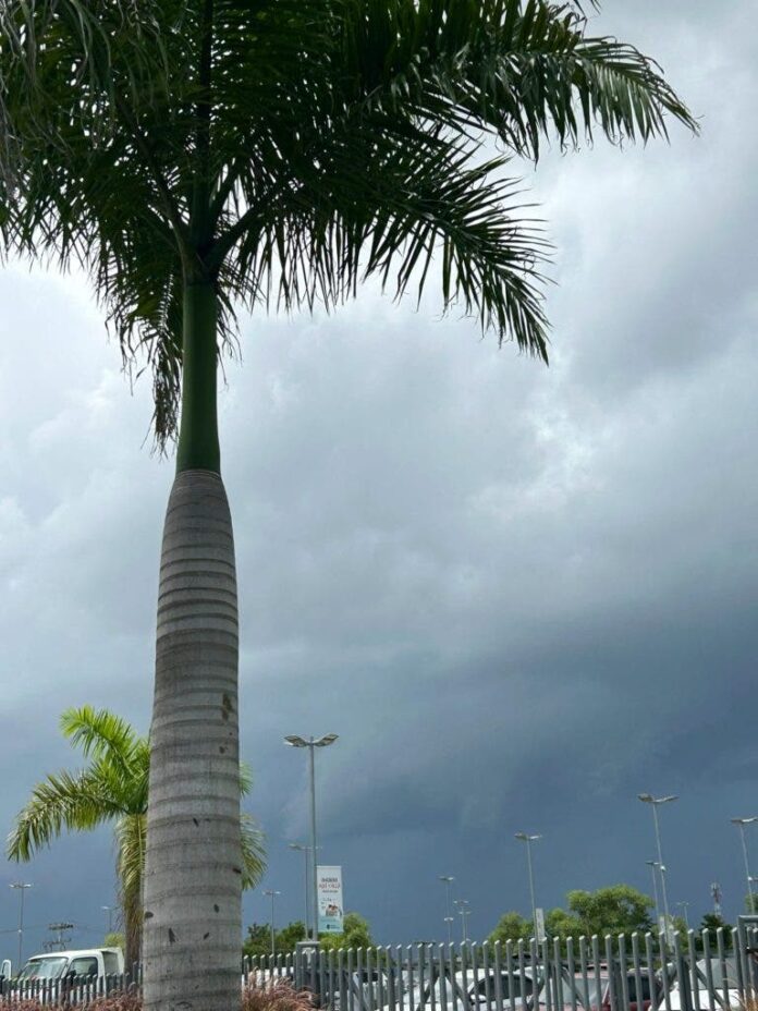 Onda tropical y vaguada provocan fuertes lluvias en el Gran Santo Domingo