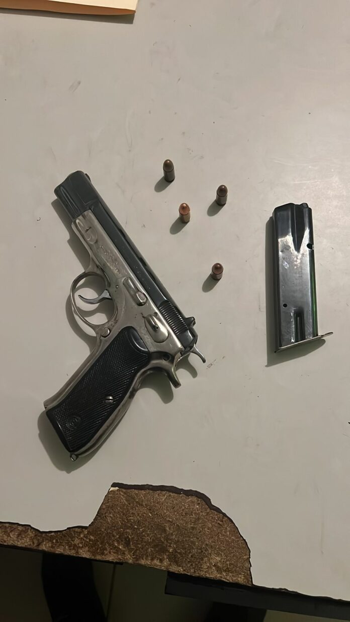 PN apresa hombre que robó pistola tras romper cristal de vehículo estacionado en Gazcue