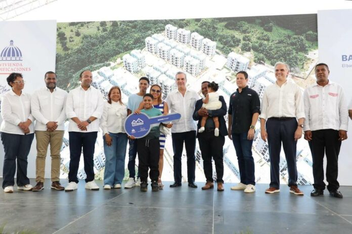 Presidente Abinader entrega 494 apartamentos e inaugura 5 obras en Gran Santo Domingo