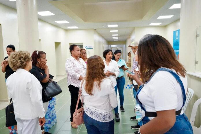 Tragedia en San Cristóbal: Jóvenes acuden en solidaridad con afectados y rescatistas