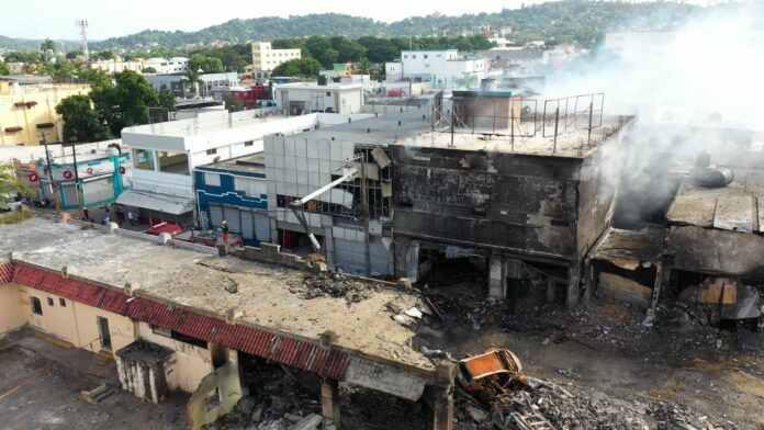 Unos 72 técnicos de Edesur trabajan 24 horas en zona de explosión y centros médicos en San Cristóbal