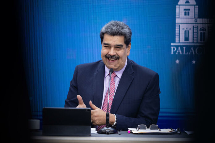 Venezuela avanza a “pasos agigantados” en una “nueva economía productiva”, asegura Maduro
