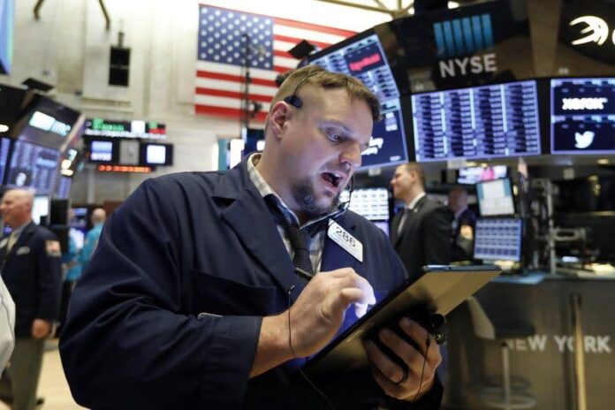 Wall Street cierra en rojo y el Dow pierde un 0,45 % tras la rebaja de Moody’s a bancos