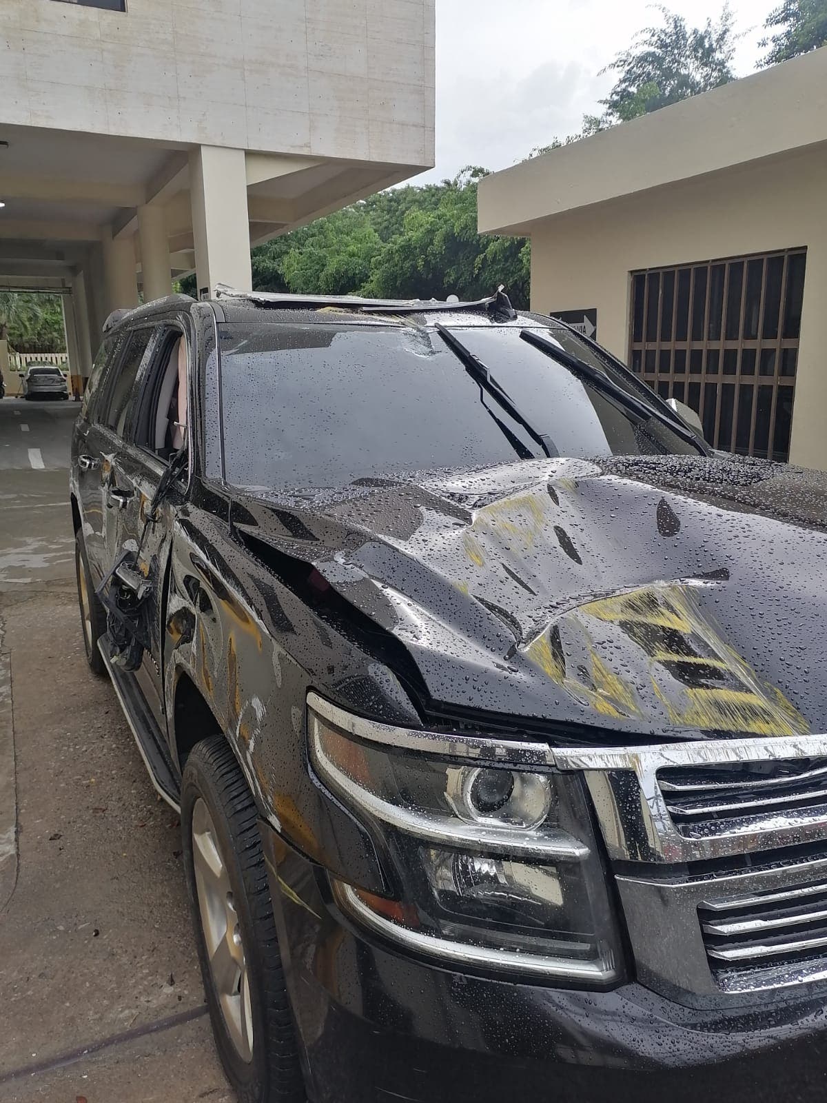 1693850833 288 Estado en que quedo la jeepeta del senador Yvan Lorenzo