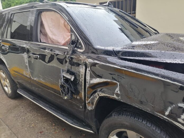 Estado en que quedó la jeepeta del senador Yván Lorenzo tras accidente