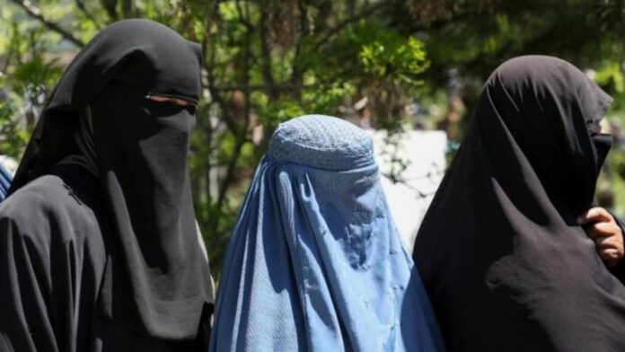 La Justicia francesa examina este martes demanda para suspender prohibición de abayas  