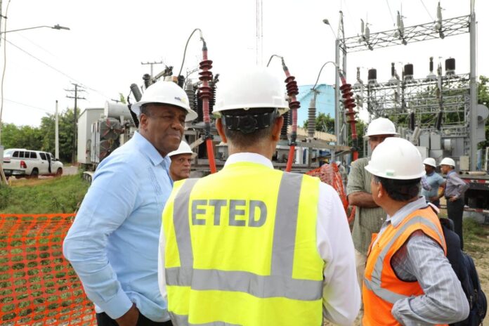 Edeeste investiga incendio en subestación de Santo Domingo Norte