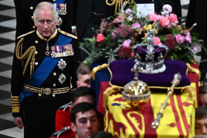 Carlos III recuerda «con gran cariño» a su madre, Isabel II, un año después de su muerte