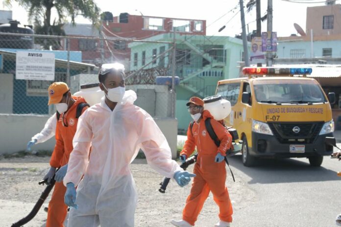Defensa Civil realiza jornada nacional de fumigación contra el dengue en Santo Domingo