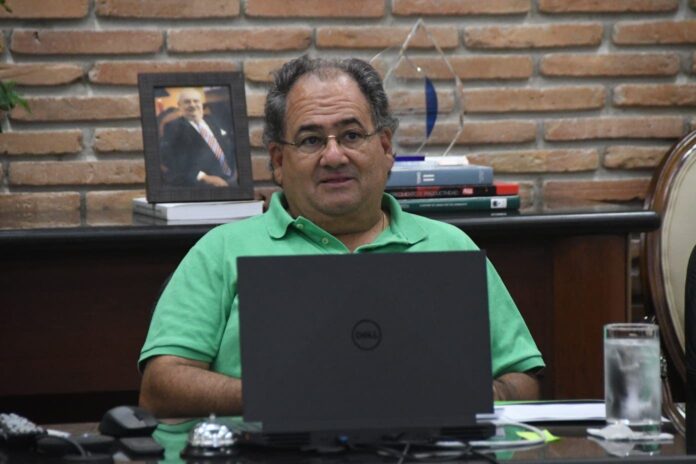 Estrellas Orientales reeligen a Miguel Feris como presidente