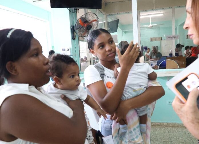 Niños llenan las emergencias; disminuyen ingresos dengue