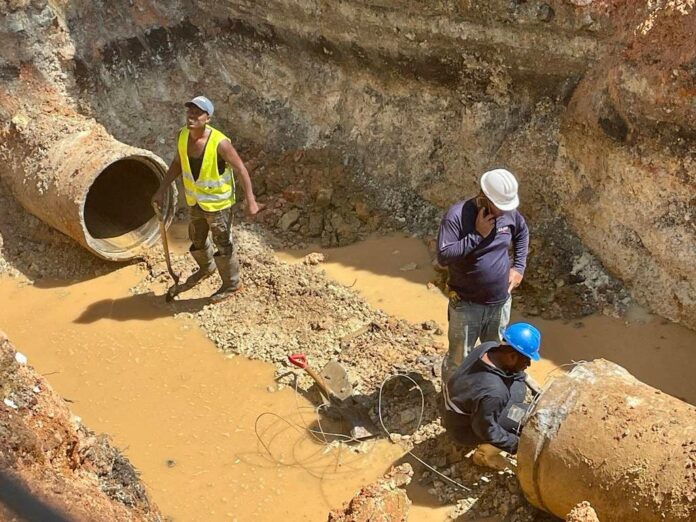 CAASD trabaja en corrección de avería en el sistema Duey; aquí sectores afectados