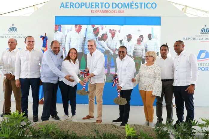 Abinader inicia construcción de muelle de cruceros en Barahona y aeropuerto en San Juan