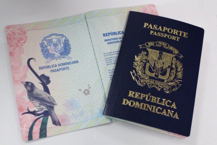 Afirman muchos extranjeros obtienen pasaportes dominicanos, sin agotar el proceso adecuado