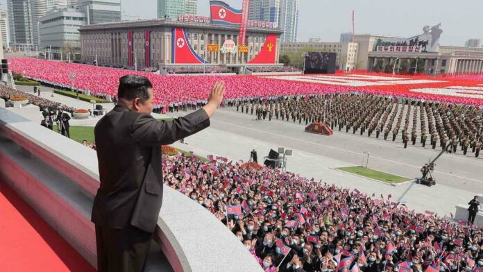 Corea del Norte celebra el 75 aniversario de su fundación con un desfile paramilitar