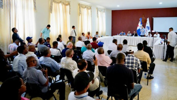Gobierno acude a Elías Piña para coordinar asistencia a familias vulnerables ante crisis con Haití