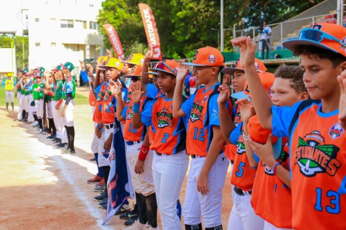 Halcones de Santiago en la cima de Clásico de Pequeñas Ligas