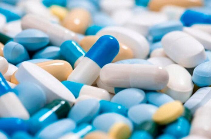 Hombre se declara culpable de distribuir fármacos adulterados contra el VIH en EEUU