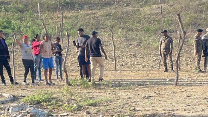 IAD desaloja invasores de tierra en Montecristi