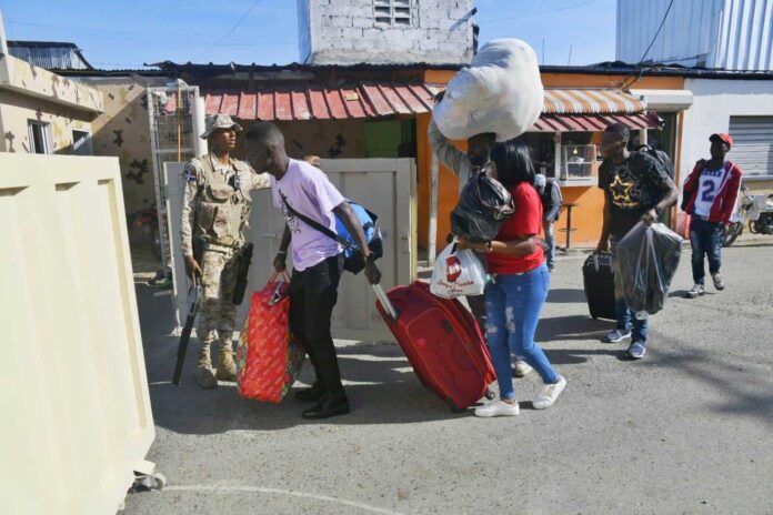 Más 61 mil haitianos han retornado a Haití, tras 12 días de cierre fronterizo