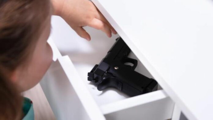 Muere niño de diez años en una vivienda en Florida al dispararse con un arma