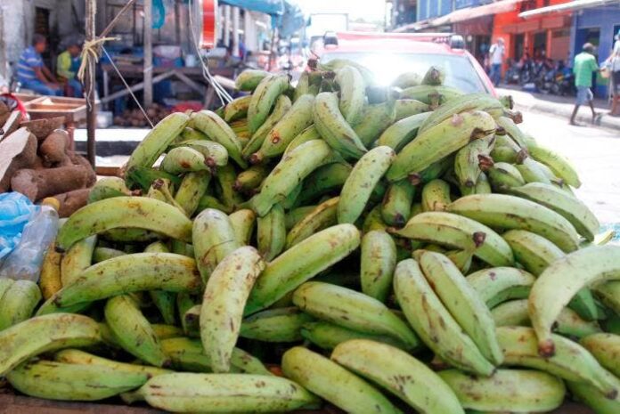 Pollo, plátanos y azúcar, entre los alimentos que subieron de precio