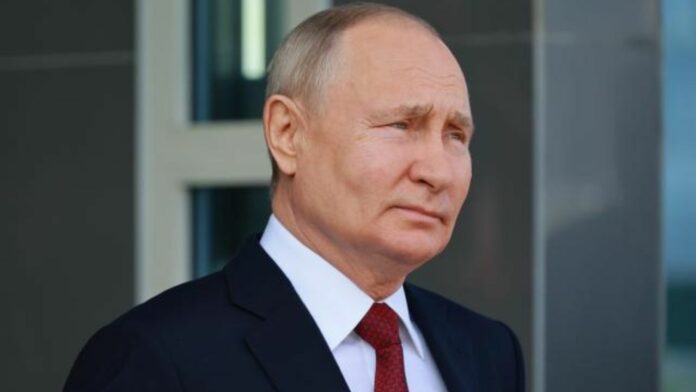 Putin acusa a Ucrania de utilizar de «manera amplia» municiones de racimo en el frente