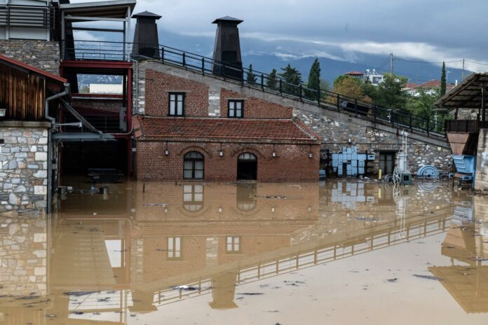 Rescatan a miles de personas en Grecia atrapadas por las nuevas inundaciones