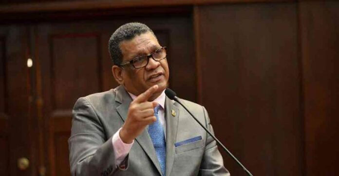 Rubén Maldonado: “El presidente Abinader para quedar un chin bien debe destituir al Canciller”
