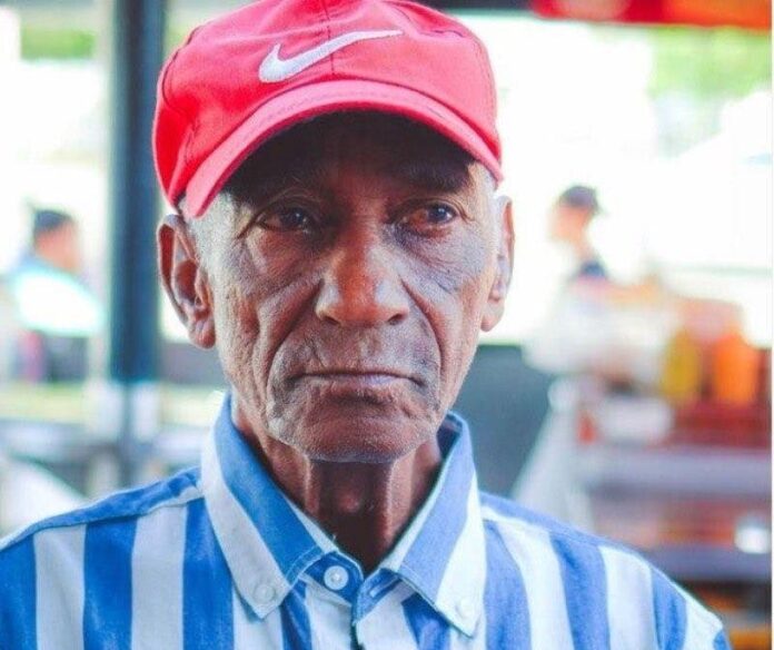 Seguidores muestran pesar por la muerte de “El Viejo Liopo”