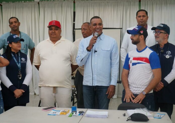 Senador Carlos Gómez, PEDEPE y el Servicio Nacional de Salud realizan jornada médica en Los López