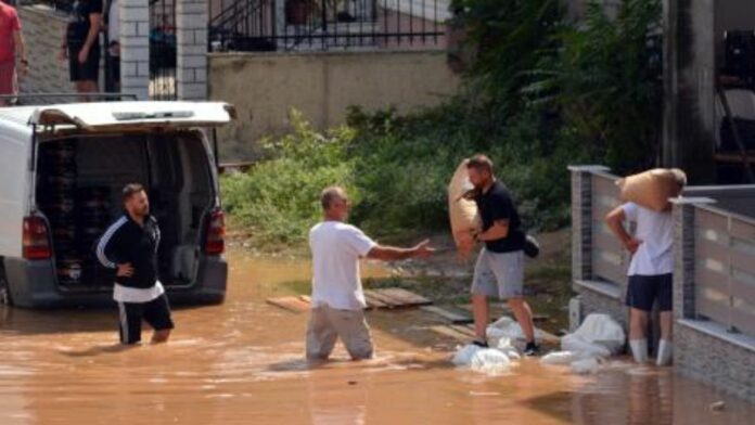 Sube a doce el número de fallecidos por las inundaciones en Grecia
